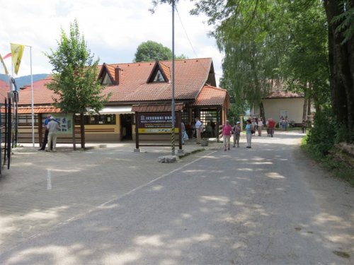 ... in si ga ogledali ...